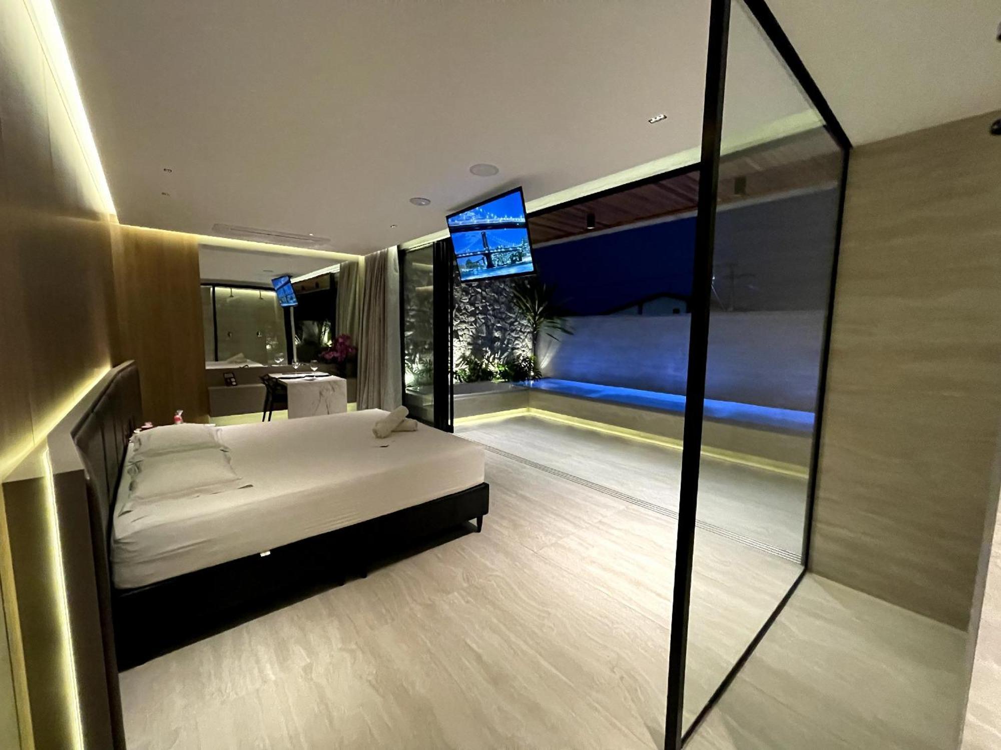 Up (adults Only) Love hotel 2*